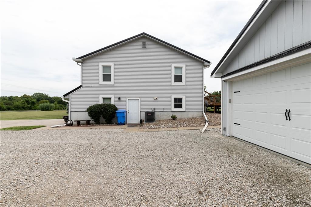 22215 Parallel Road Property Photo 13