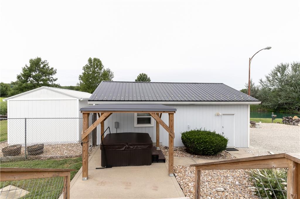 22215 Parallel Road Property Photo 16