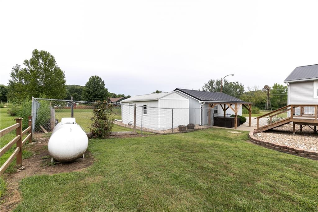 22215 Parallel Road Property Photo 21
