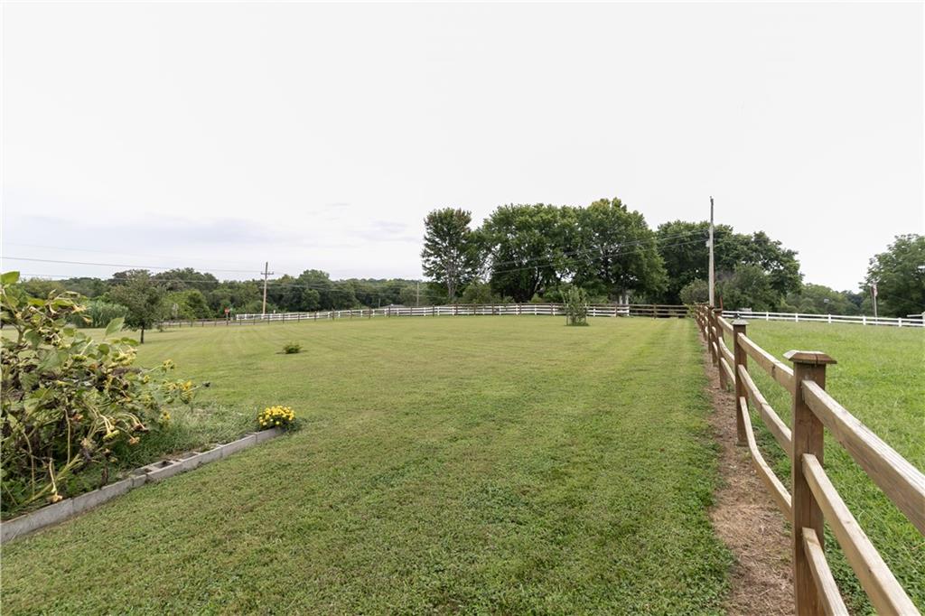 22215 Parallel Road Property Photo 22