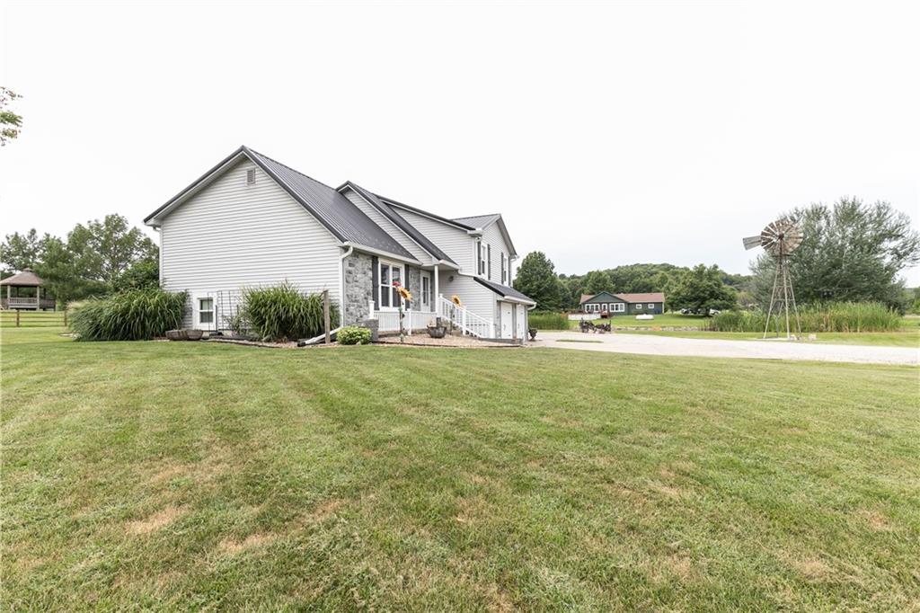 22215 Parallel Road Property Photo 25