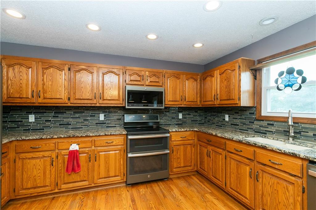 22215 Parallel Road Property Photo 28