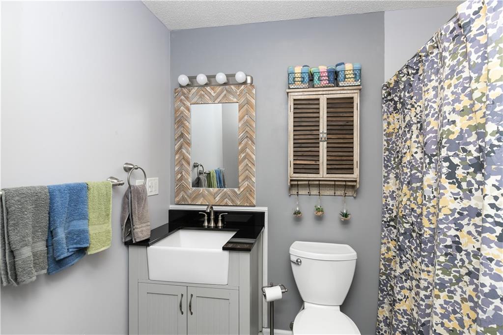 22215 Parallel Road Property Photo 33
