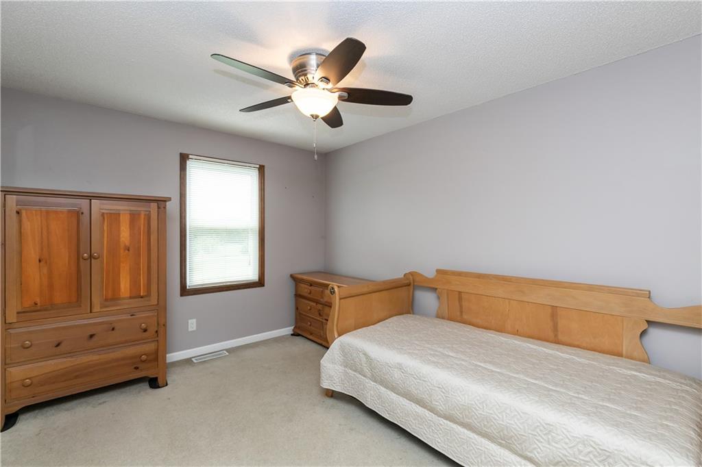 22215 Parallel Road Property Photo 35