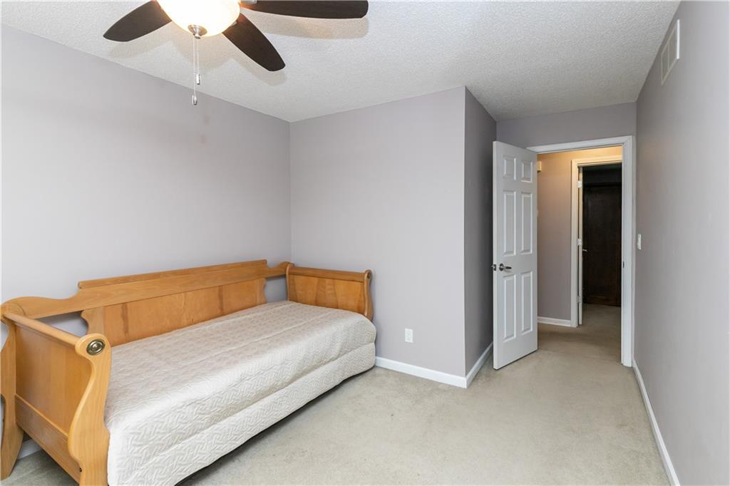 22215 Parallel Road Property Photo 37