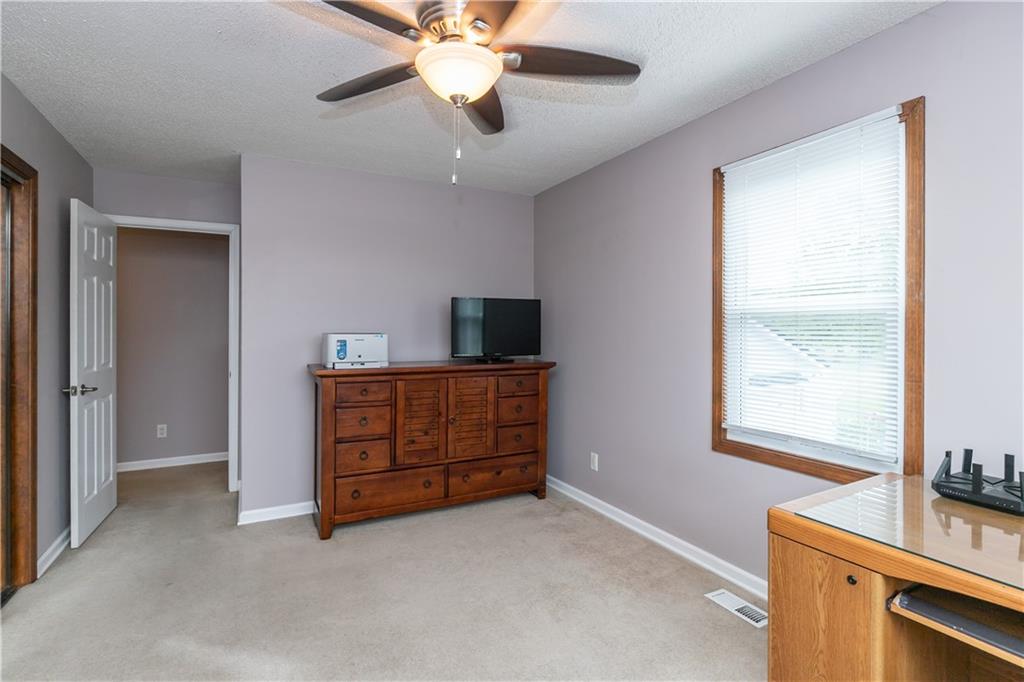 22215 Parallel Road Property Photo 44