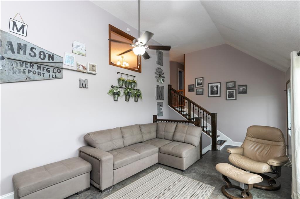 22215 Parallel Road Property Photo 52