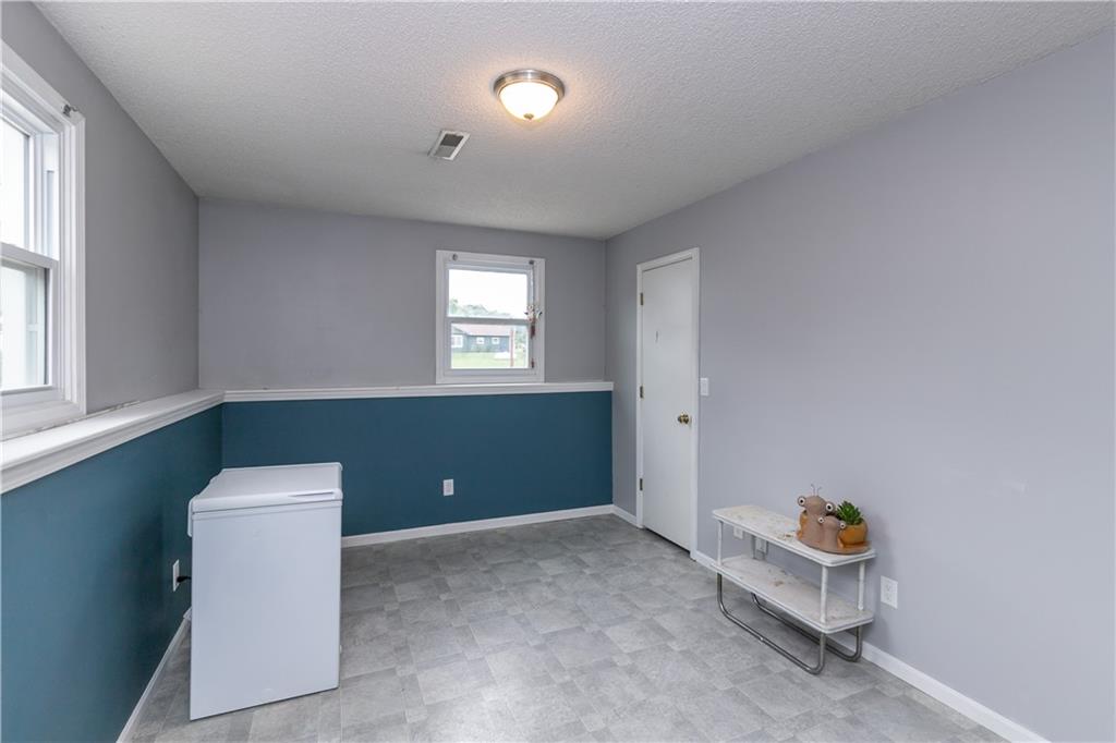 22215 Parallel Road Property Photo 56