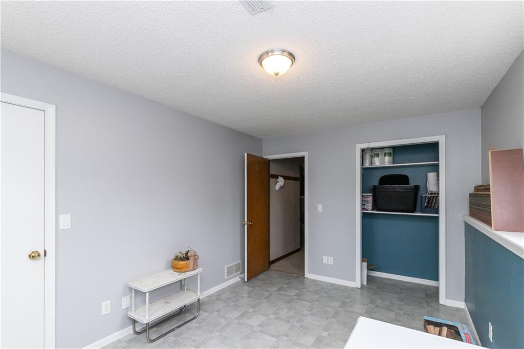 22215 Parallel Road Property Photo 57