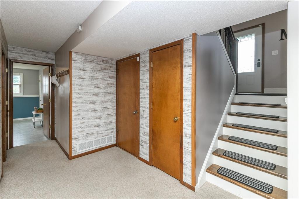 22215 Parallel Road Property Photo 62