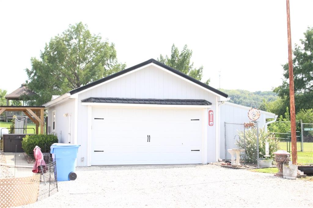 22215 Parallel Road Property Photo 85