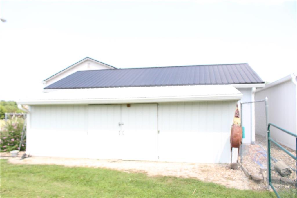 22215 Parallel Road Property Photo 88