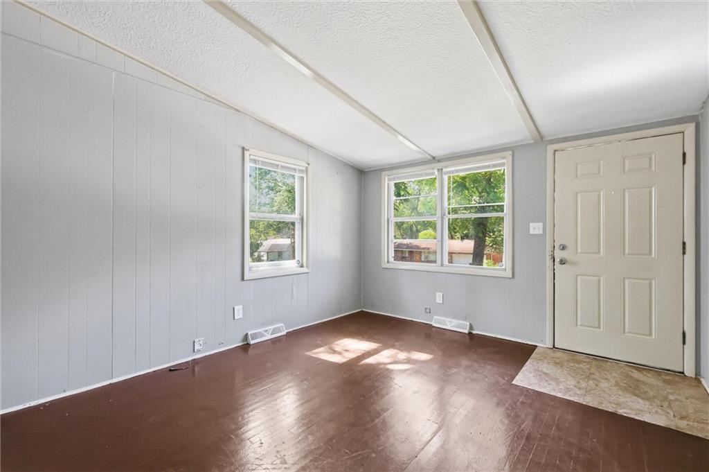 10819 E Westport Road Property Photo 3
