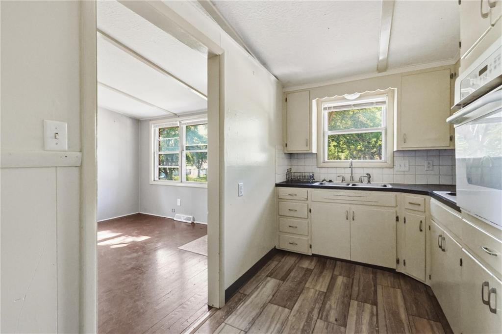 10819 E Westport Road Property Photo 6