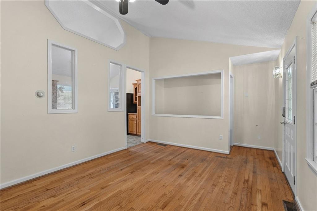 506 N Bynum Road Property Photo 6