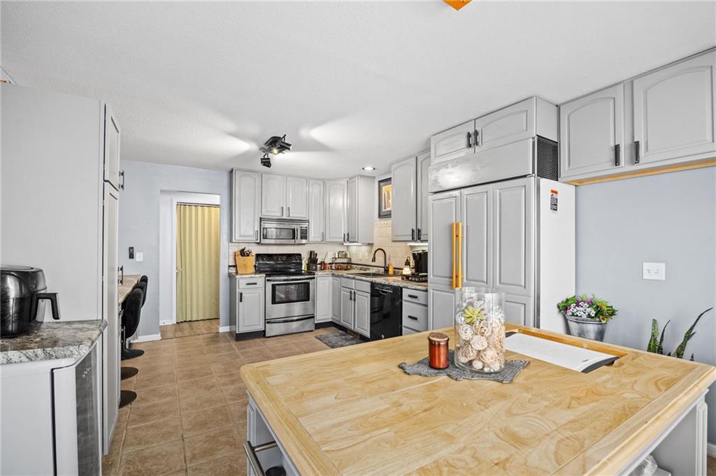 3503 Easy Street Property Photo 4