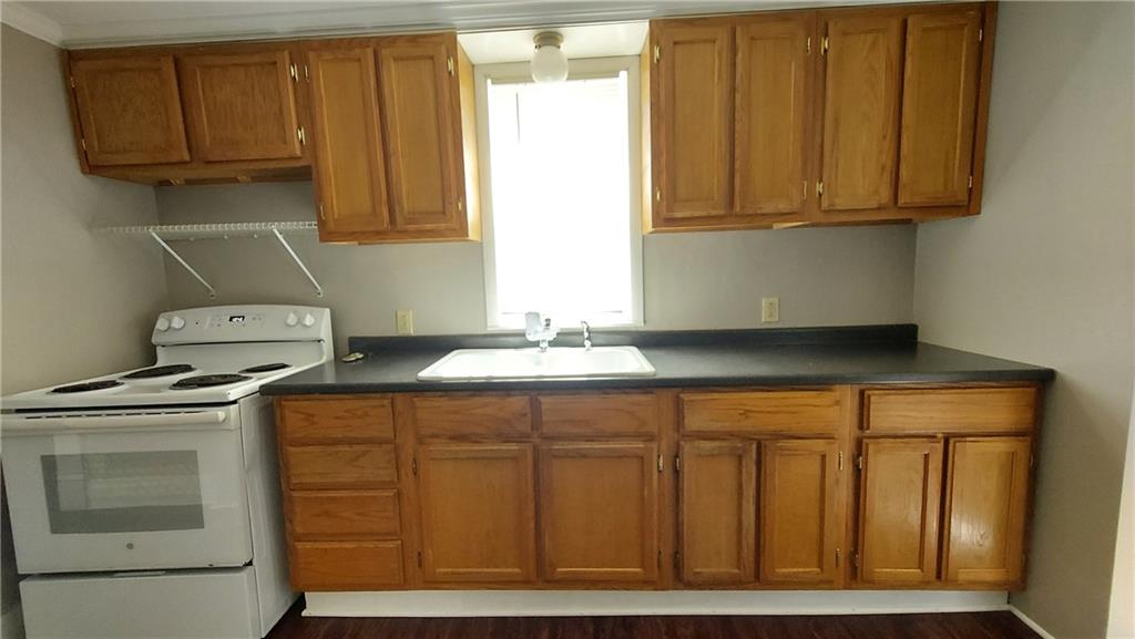 801 W 1st Street Property Photo 9