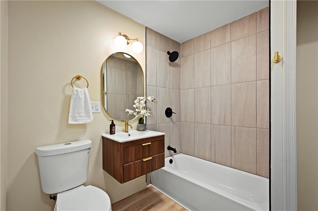 110 Campbell Street Property Photo 12
