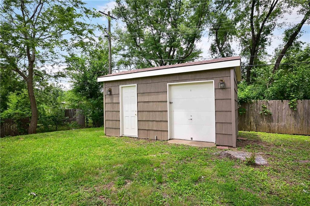 704 S Cedar Street Property Photo 17