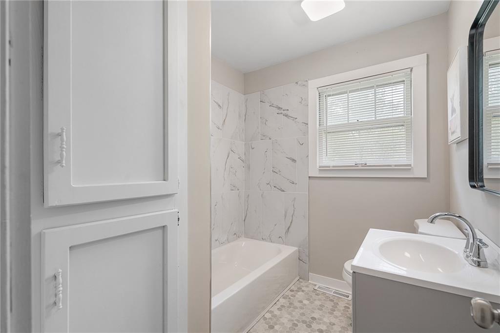 601 E Eisenhower Road Property Photo 21