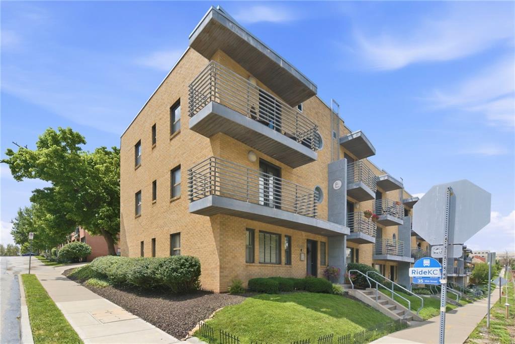 4540 Broadway Avenue Property Photo 4