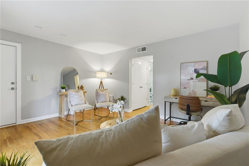 4540 Broadway Avenue Property Photo 10