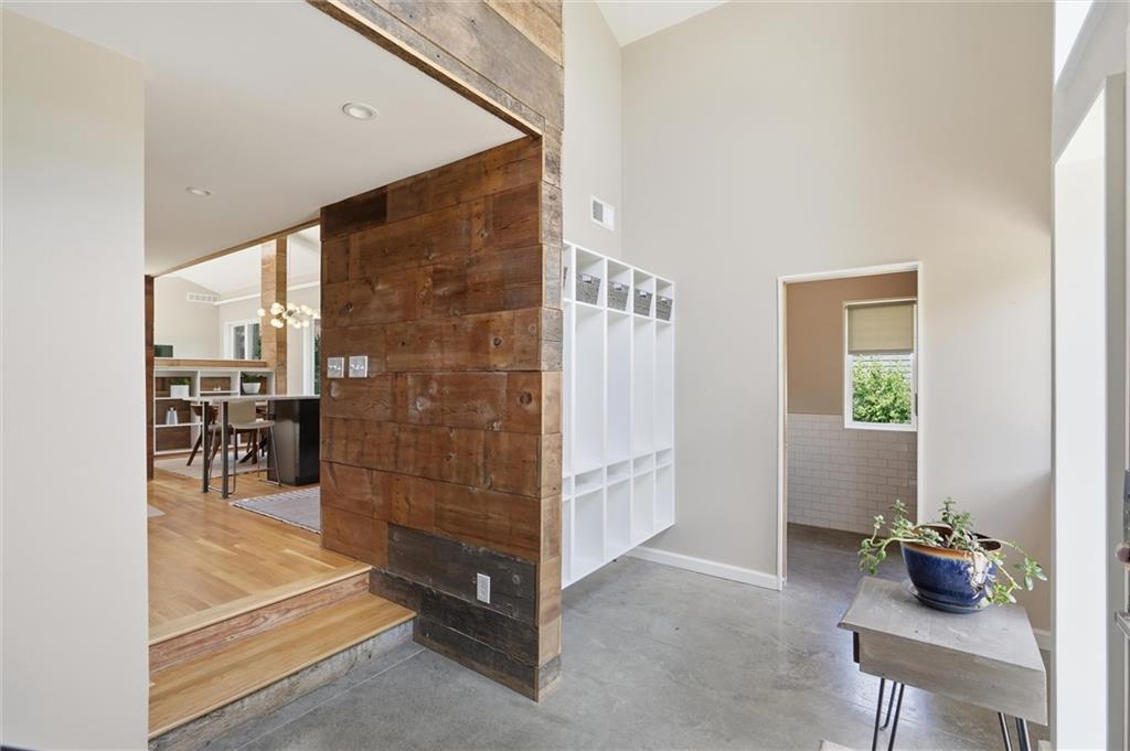 10308 Wenonga Lane Property Photo 6
