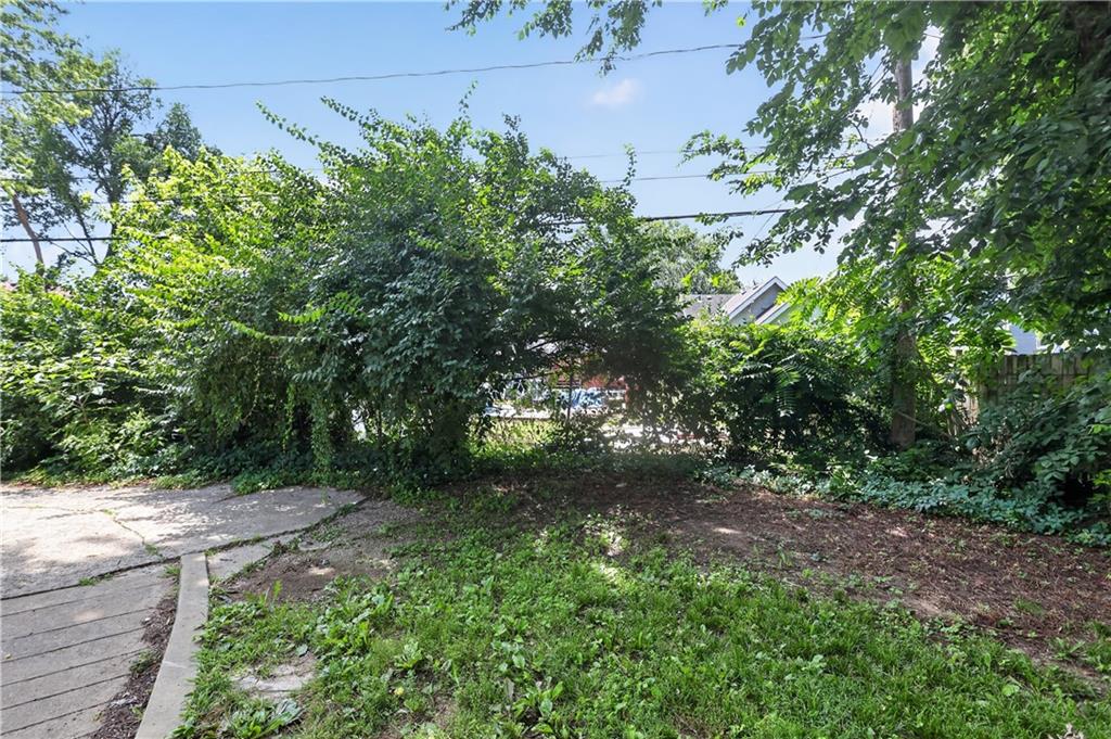 2211 E 68th Terrace Property Photo 6