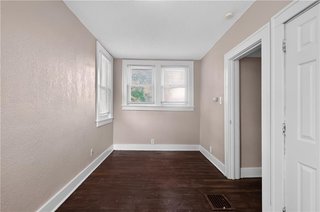 2211 E 68th Terrace Property Photo 19