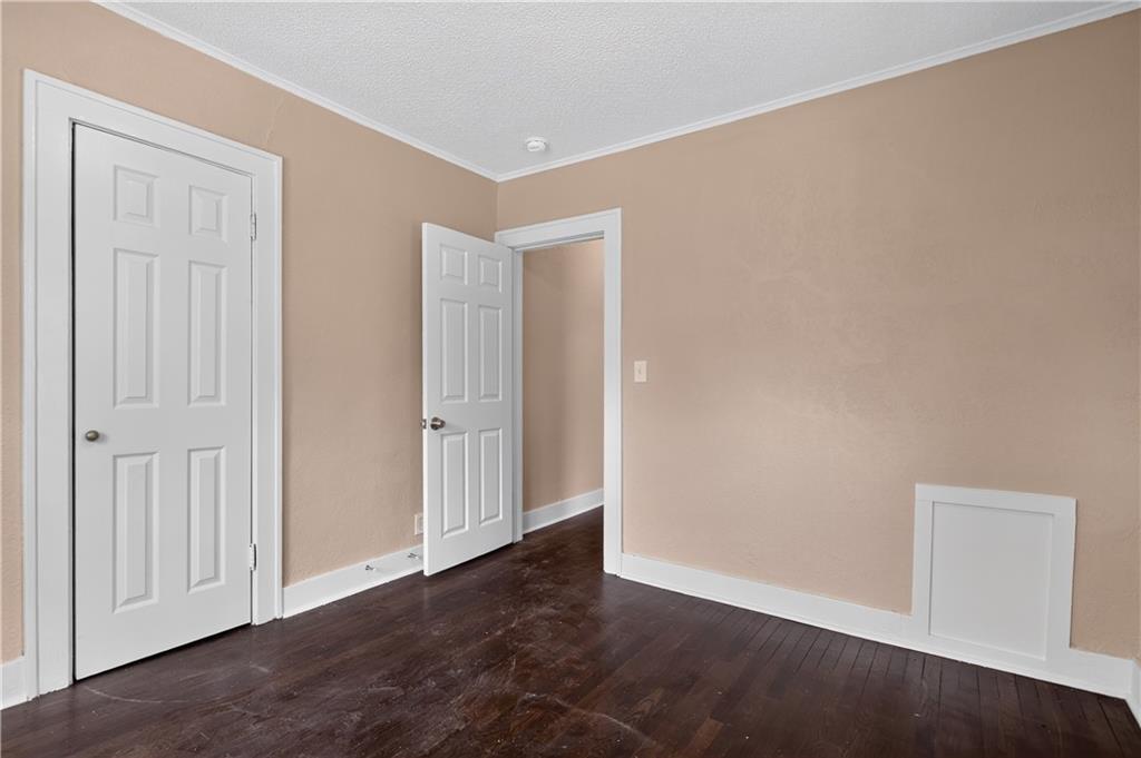 2211 E 68th Terrace Property Photo 22