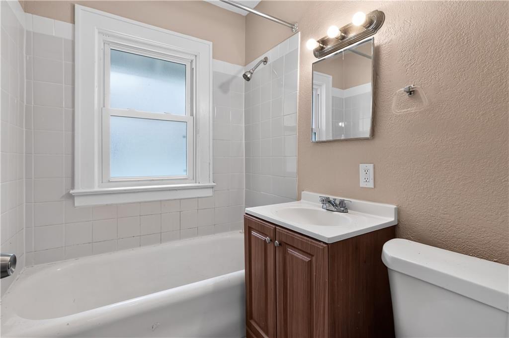 2211 E 68th Terrace Property Photo 24
