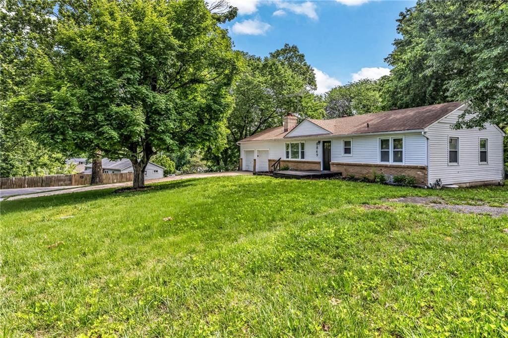 8849 N Locust Street Property Photo 2