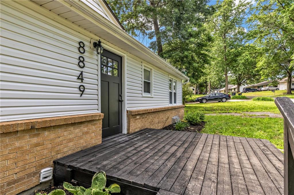 8849 N Locust Street Property Photo 3