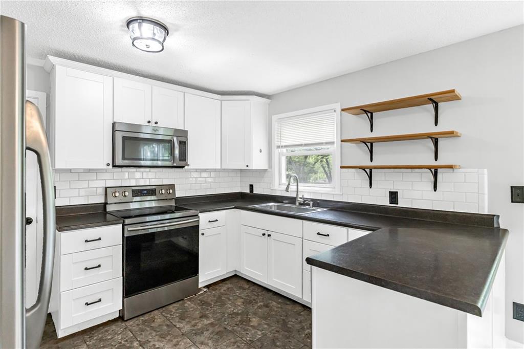 8849 N Locust Street Property Photo 10