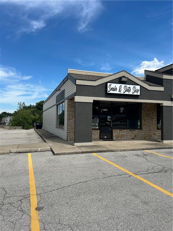 1416 S 7 Highway Property Photo 2