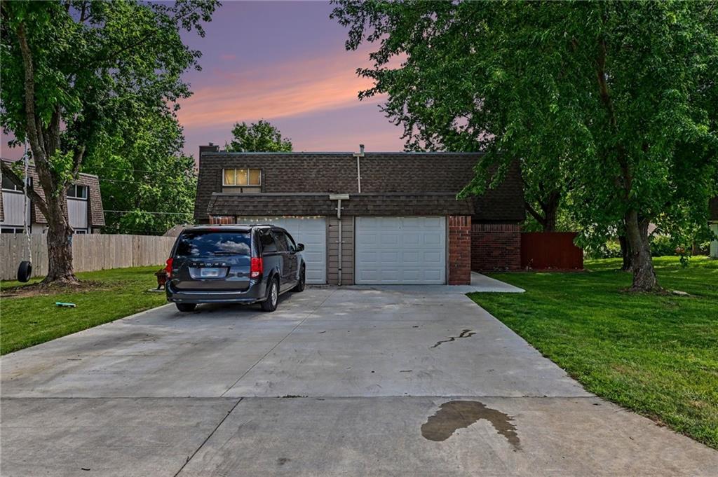 3729 Brush Creek Drive Property Photo 3