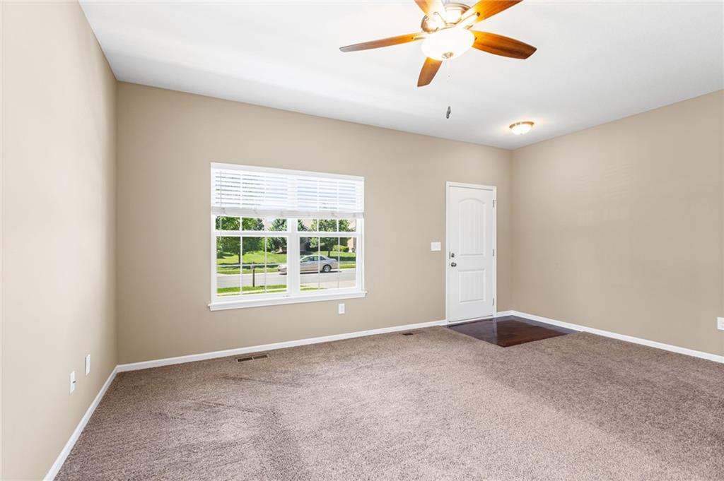 432 E Pawnee Lane Property Photo 4