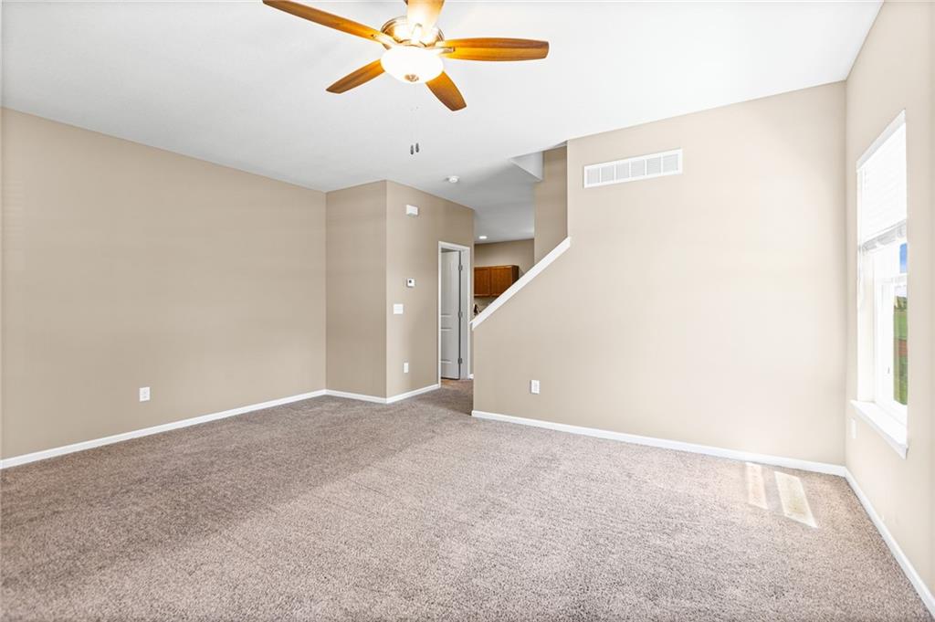 432 E Pawnee Lane Property Photo 6