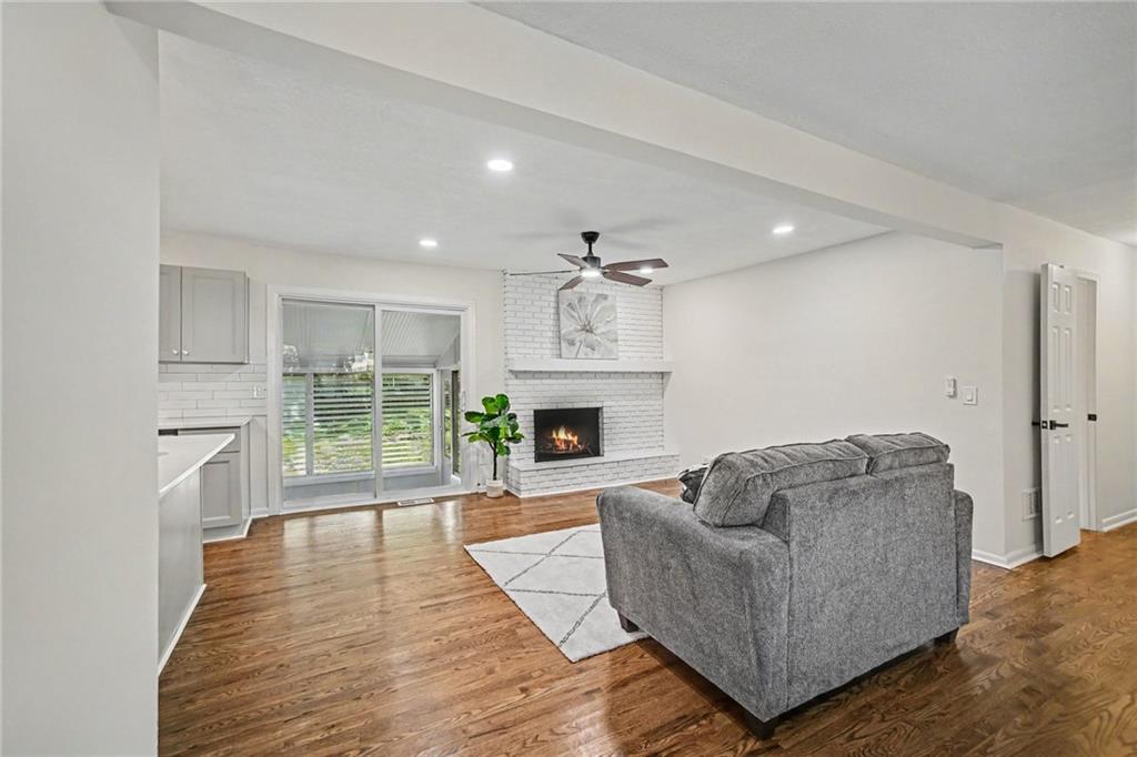11123 Grand Avenue Property Photo 6
