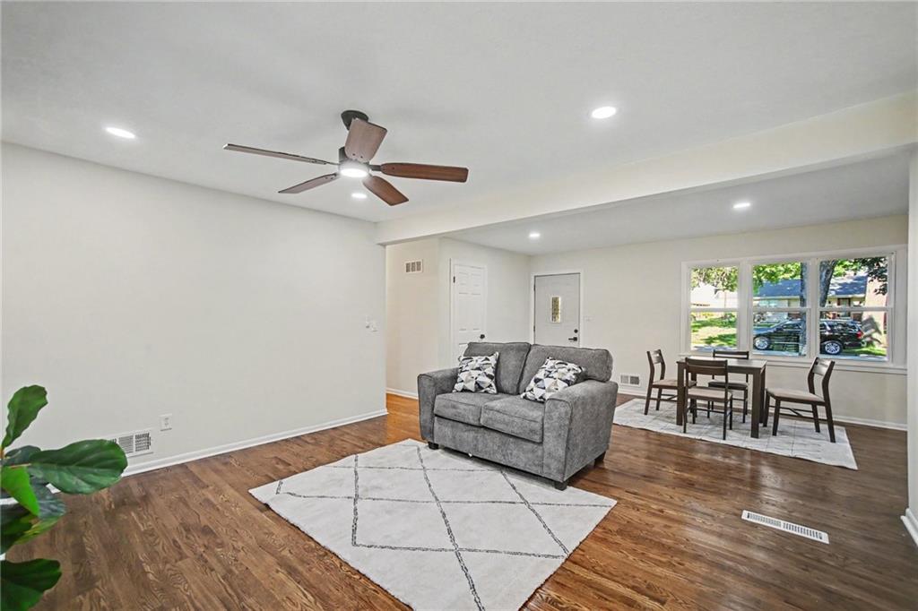 11123 Grand Avenue Property Photo 7