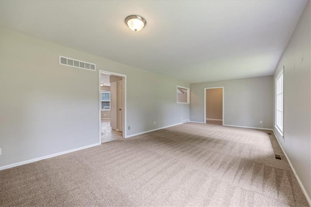 9905 Wayne Avenue Property Photo 5