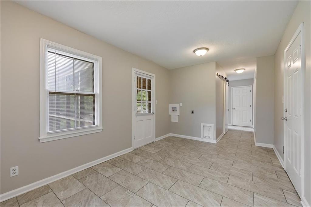 9905 Wayne Avenue Property Photo 10
