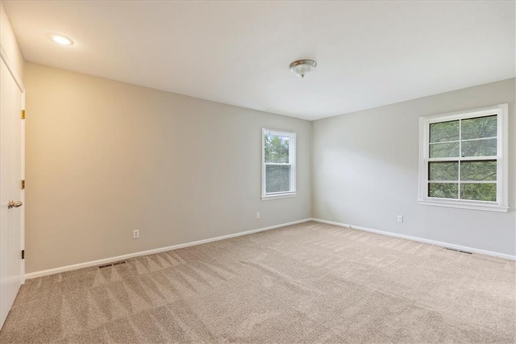 9905 Wayne Avenue Property Photo 13