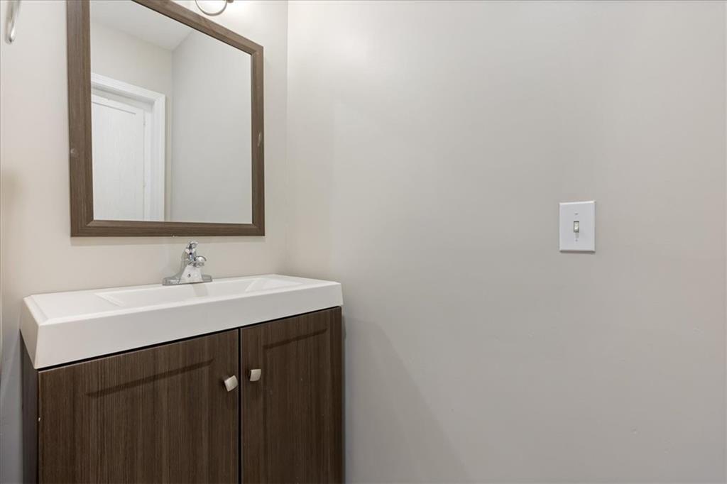 9905 Wayne Avenue Property Photo 16