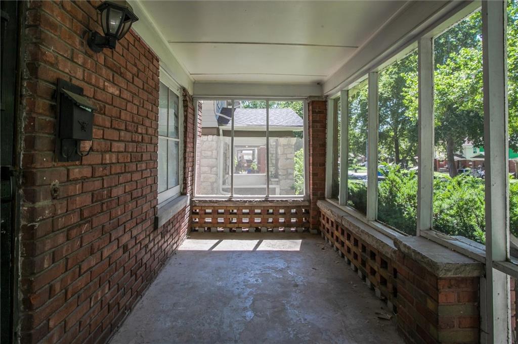 3222 E 28th Street Property Photo 3
