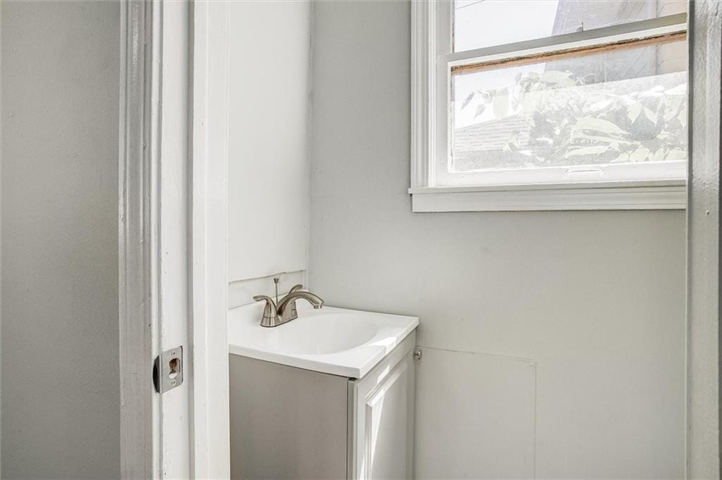 3222 E 28th Street Property Photo 11
