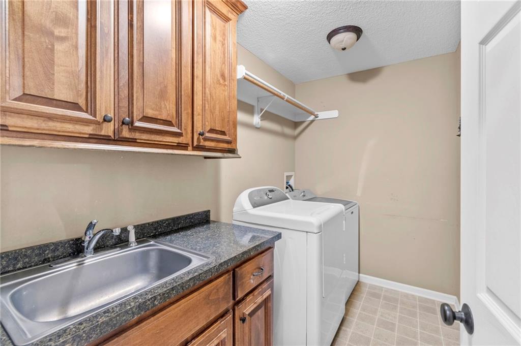 9020 N Oxford Avenue Property Photo 14