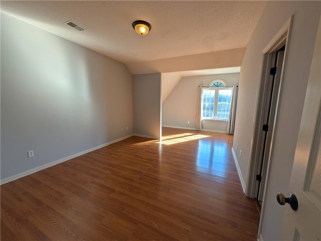 9020 N Oxford Avenue Property Photo 21