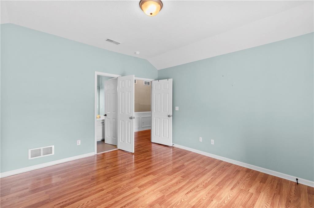 9020 N Oxford Avenue Property Photo 24