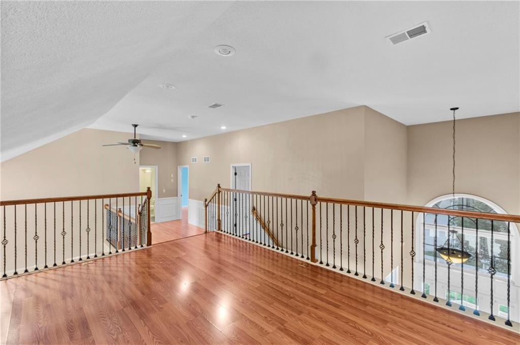 9020 N Oxford Avenue Property Photo 32